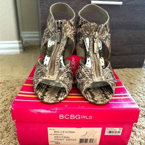 BCBG Girls Animal Print Heels Shoes Size 9